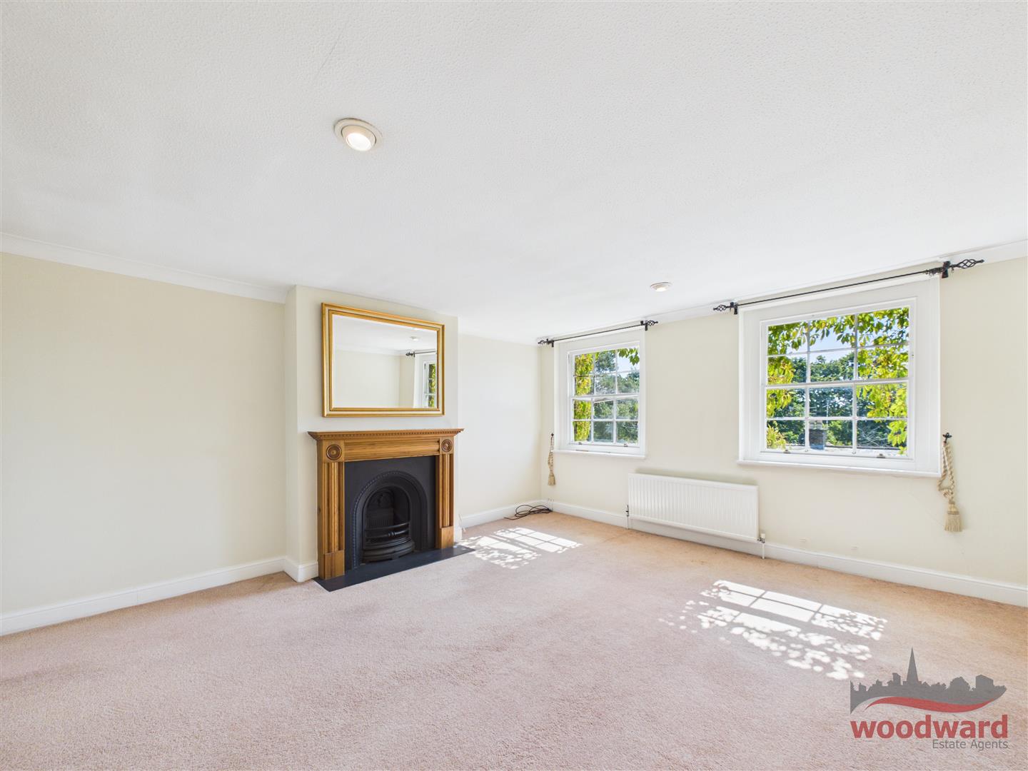 Flat Byron Hill Road in Greater London
