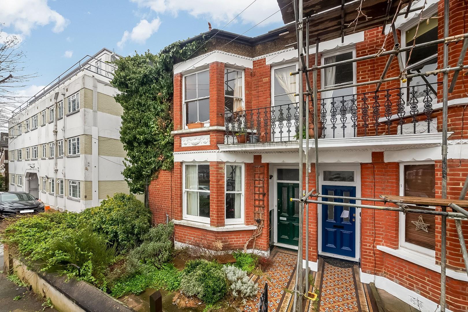 Flat Clive Road in Greater London