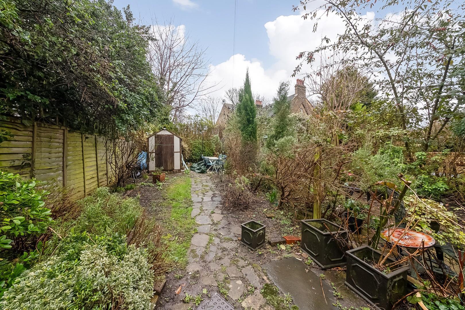 Flat Clive Road in Greater London