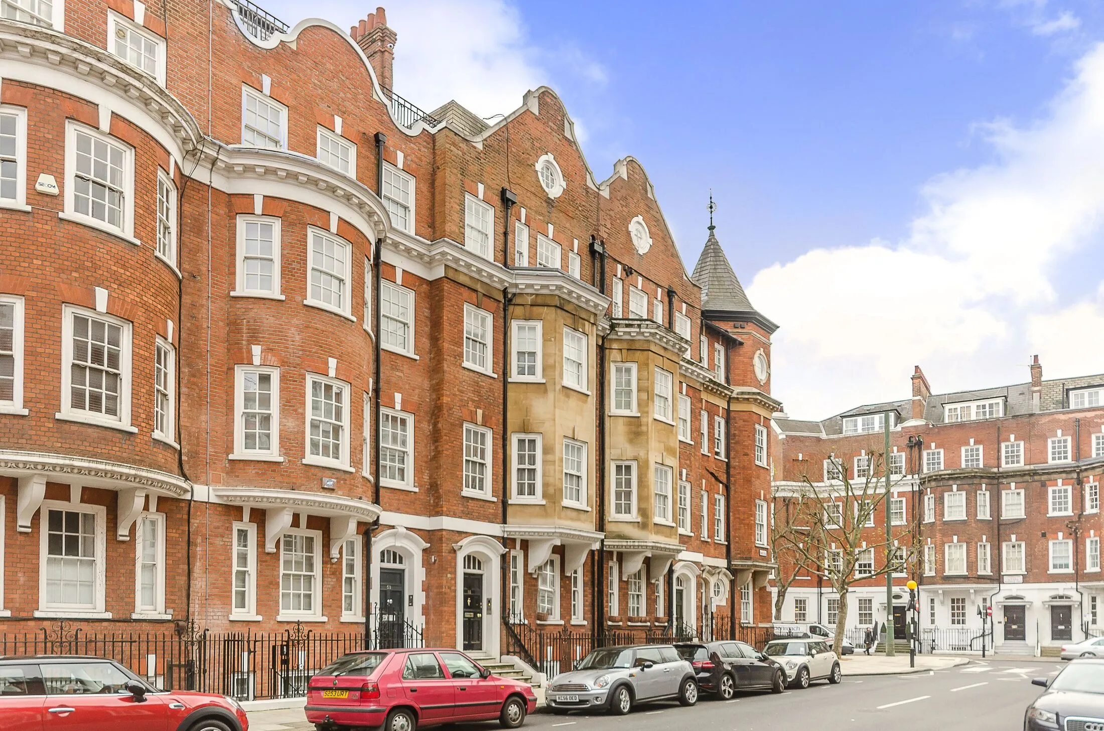 Flat Sloane Avenue in Greater London