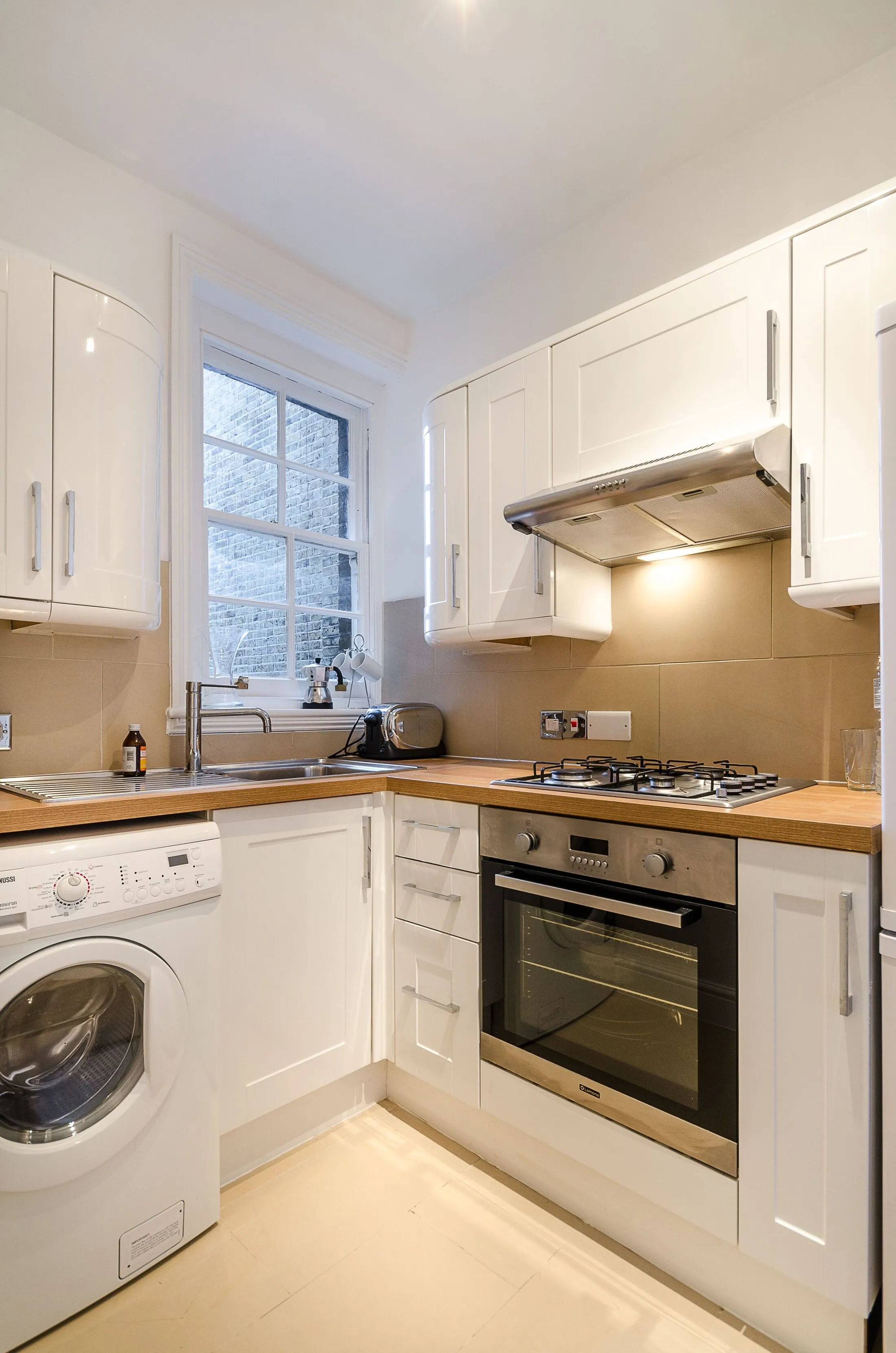 Flat Sloane Avenue in Greater London