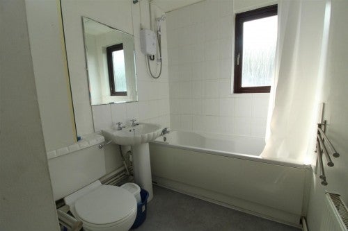 Room Benbow Court in Milton Keynes