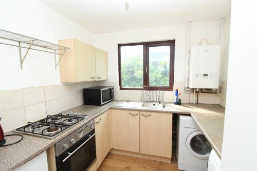 Room Benbow Court in Milton Keynes