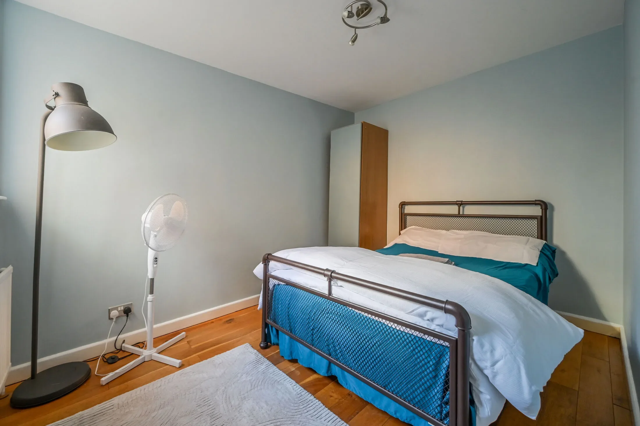 Flat Tamarind Yard in Greater London