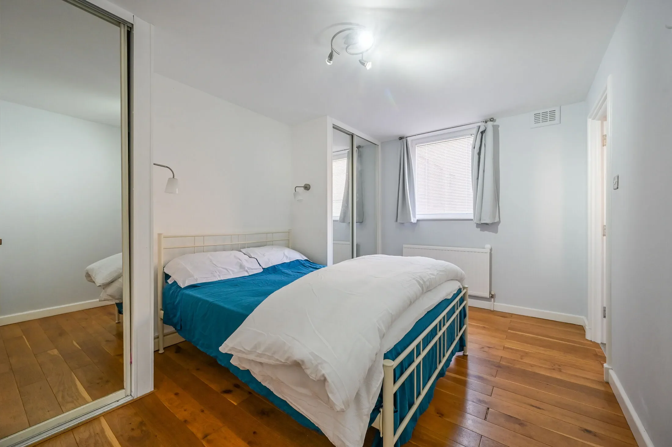 Flat Tamarind Yard in Greater London