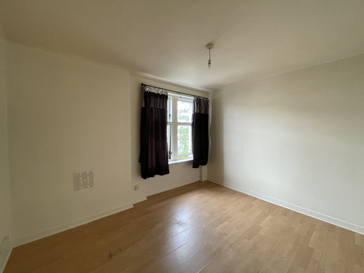 Flat Caird Avenue in Dundee