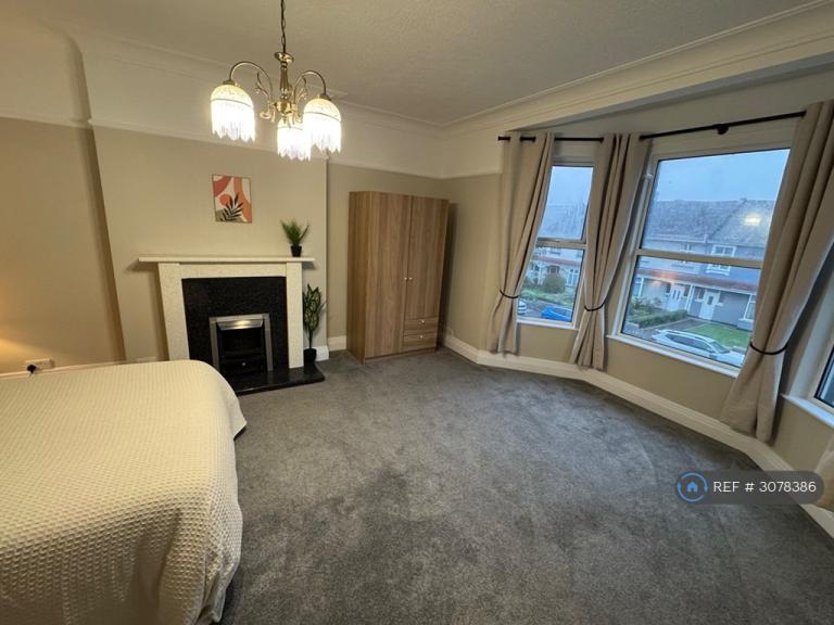 Room Milehouse Road in Plymouth