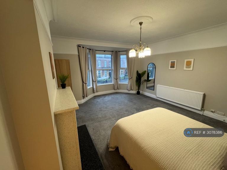 Room Milehouse Road in Plymouth