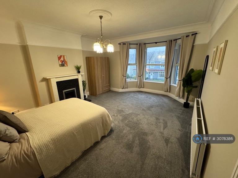 Room Milehouse Road in Plymouth