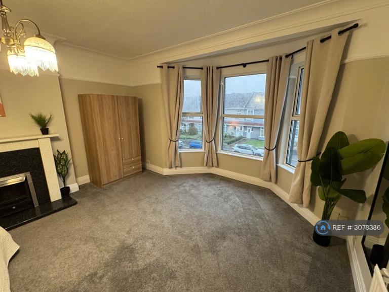 Room Milehouse Road in Plymouth