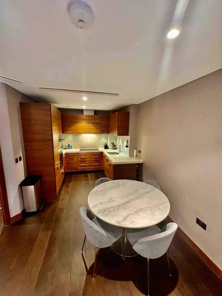 Flat Queenstown Road in Greater London