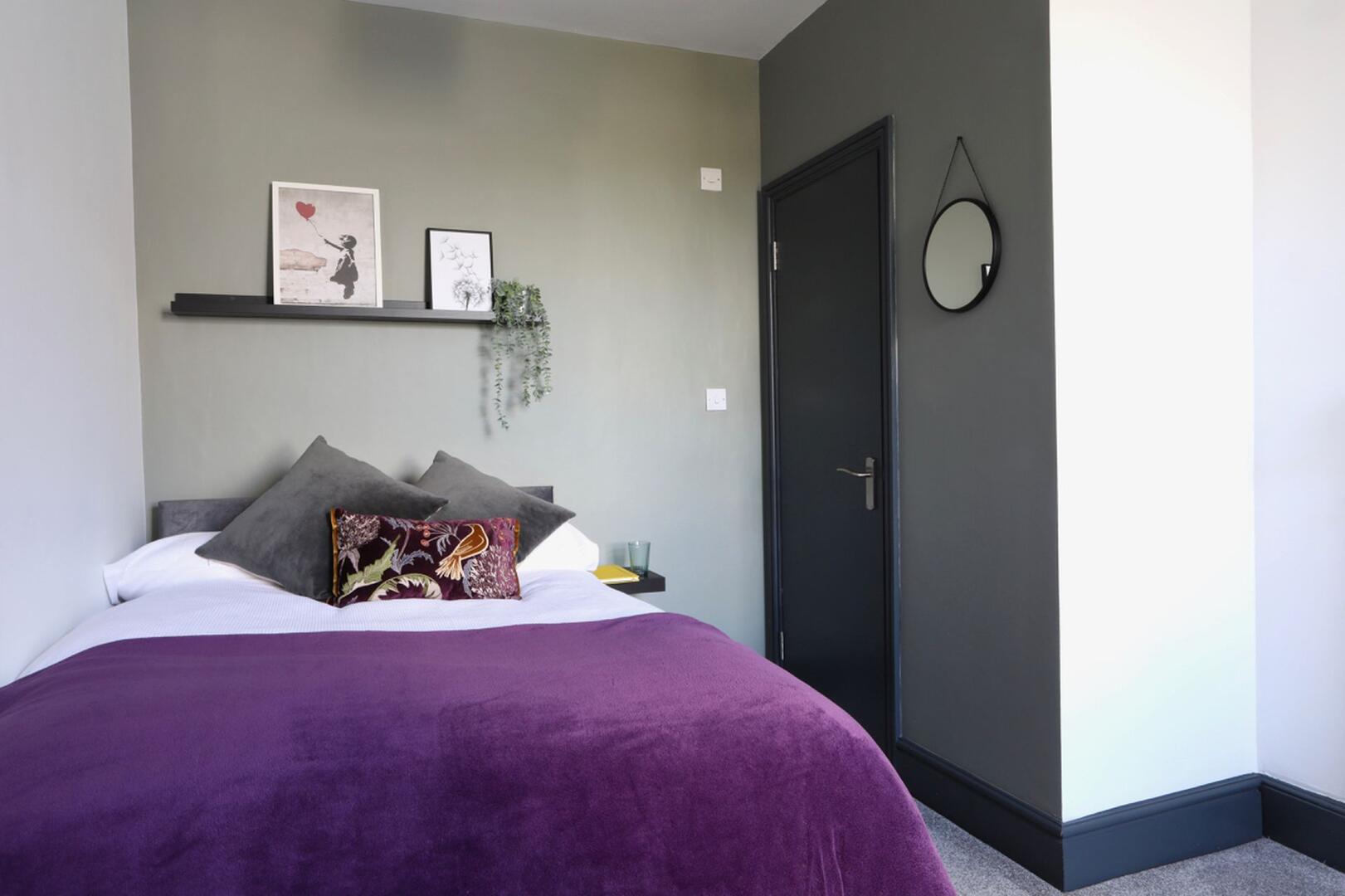 Room Carisbrooke Road (The Mall) in Newport