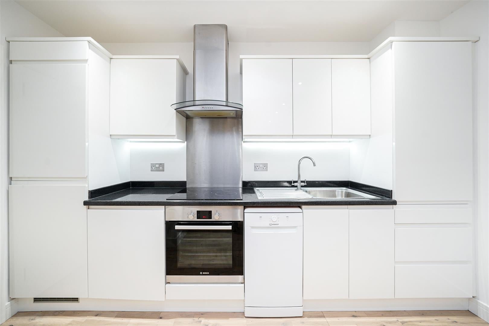 Flat Glebelands Avenue in Greater London