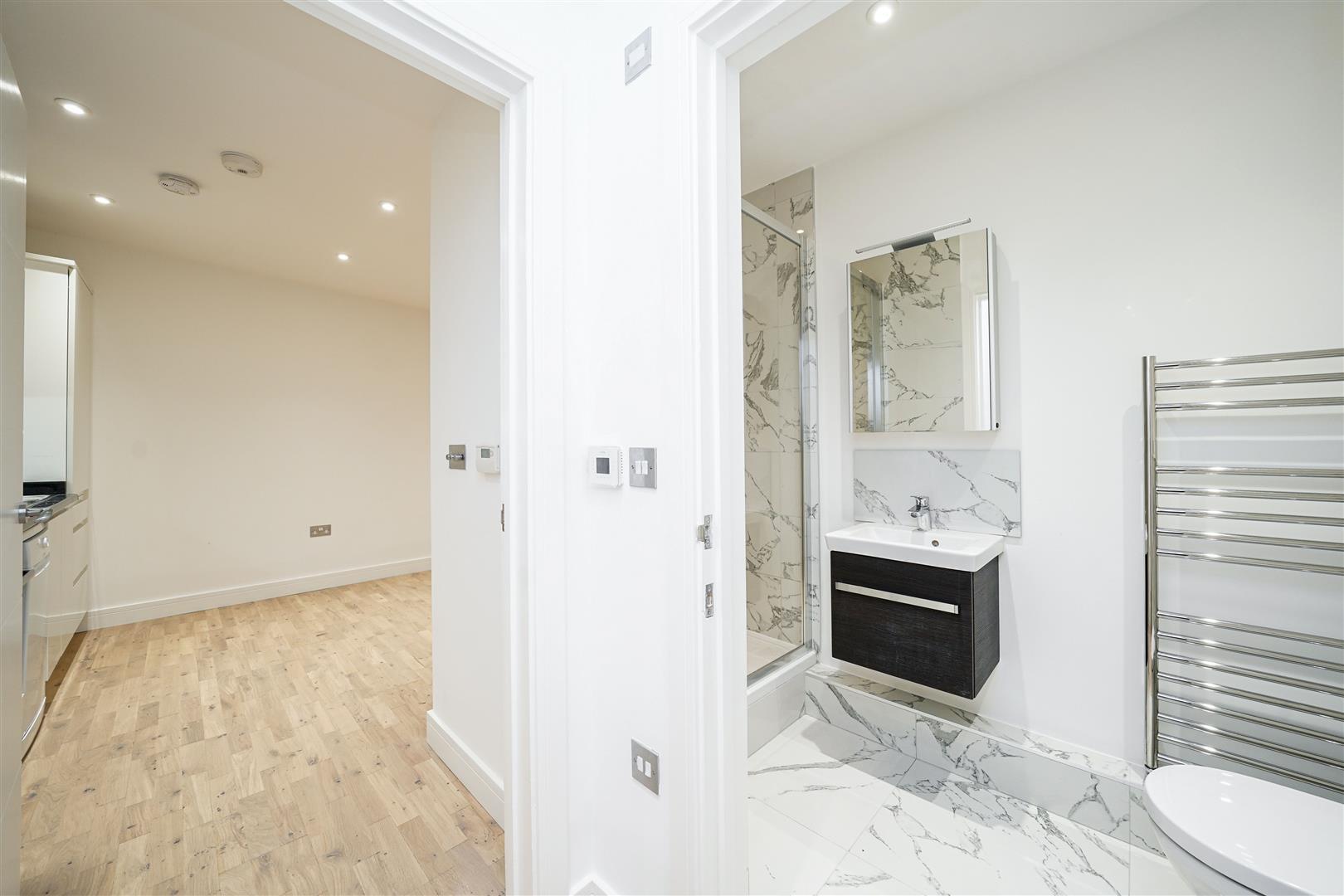 Flat Glebelands Avenue in Greater London