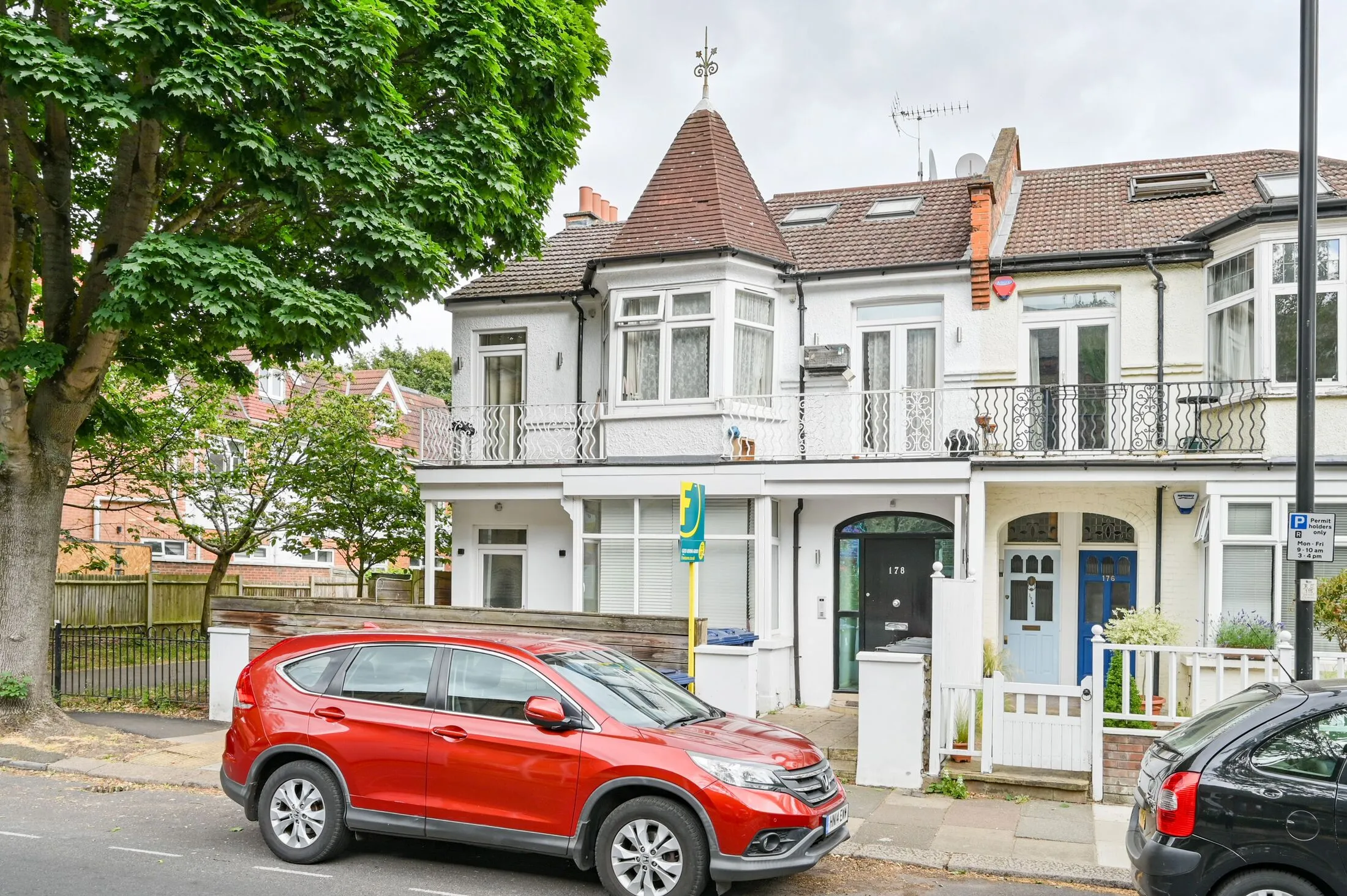 Flat Southfield Road in Greater London