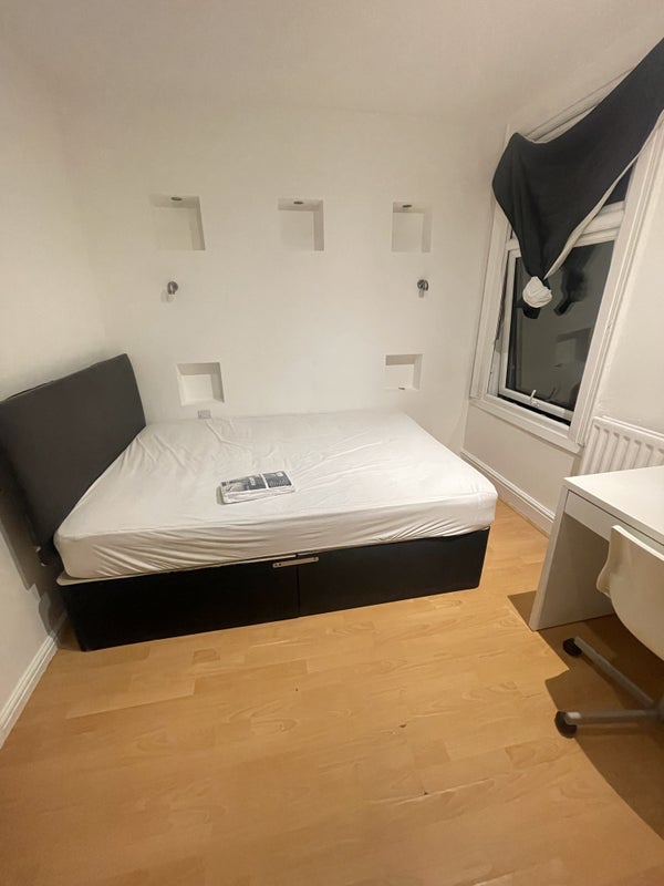 Room Dean Street in Coventry