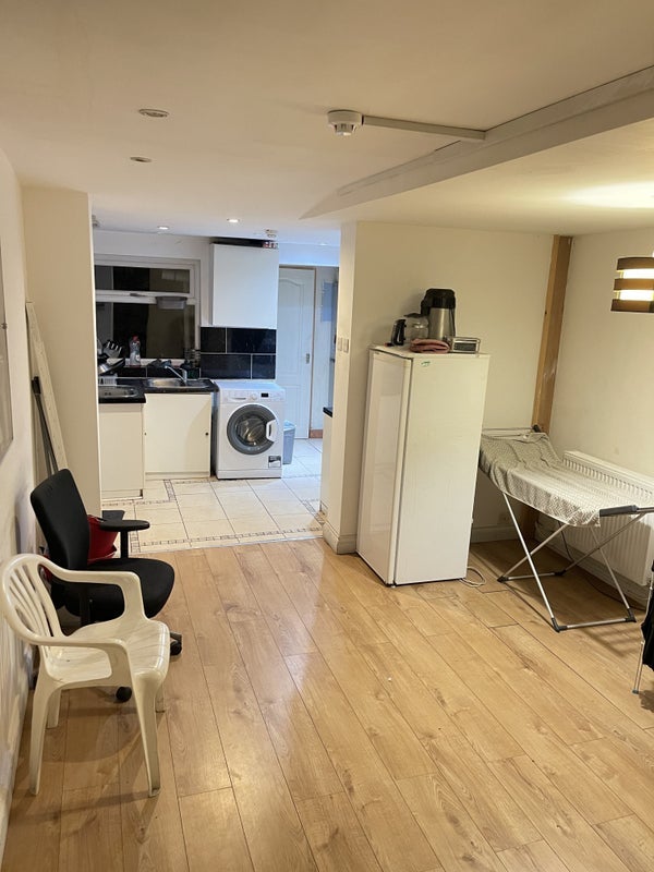 Room Dean Street in Coventry