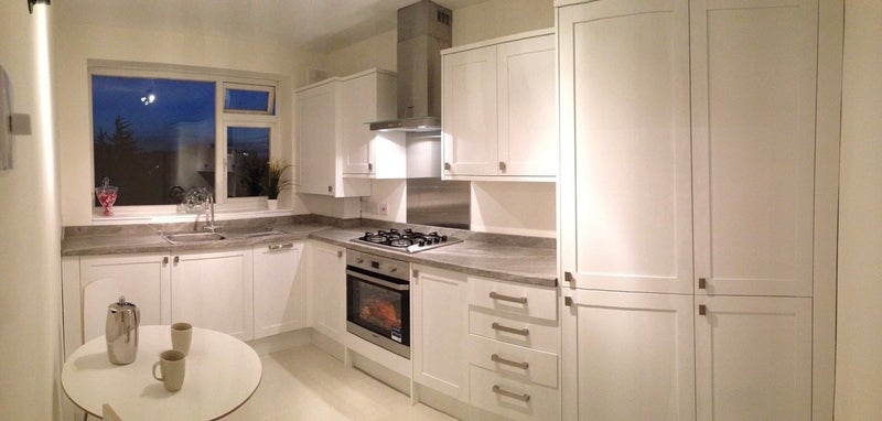 Flat Kings Avenue in Greater London