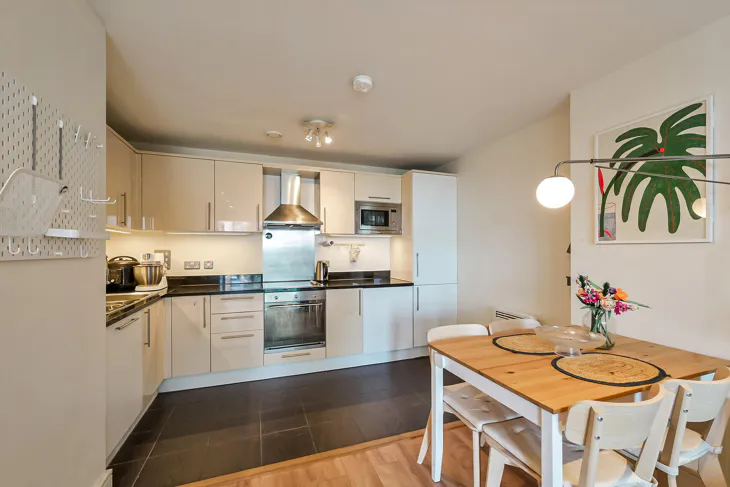 Flat Prestons Road in Greater London