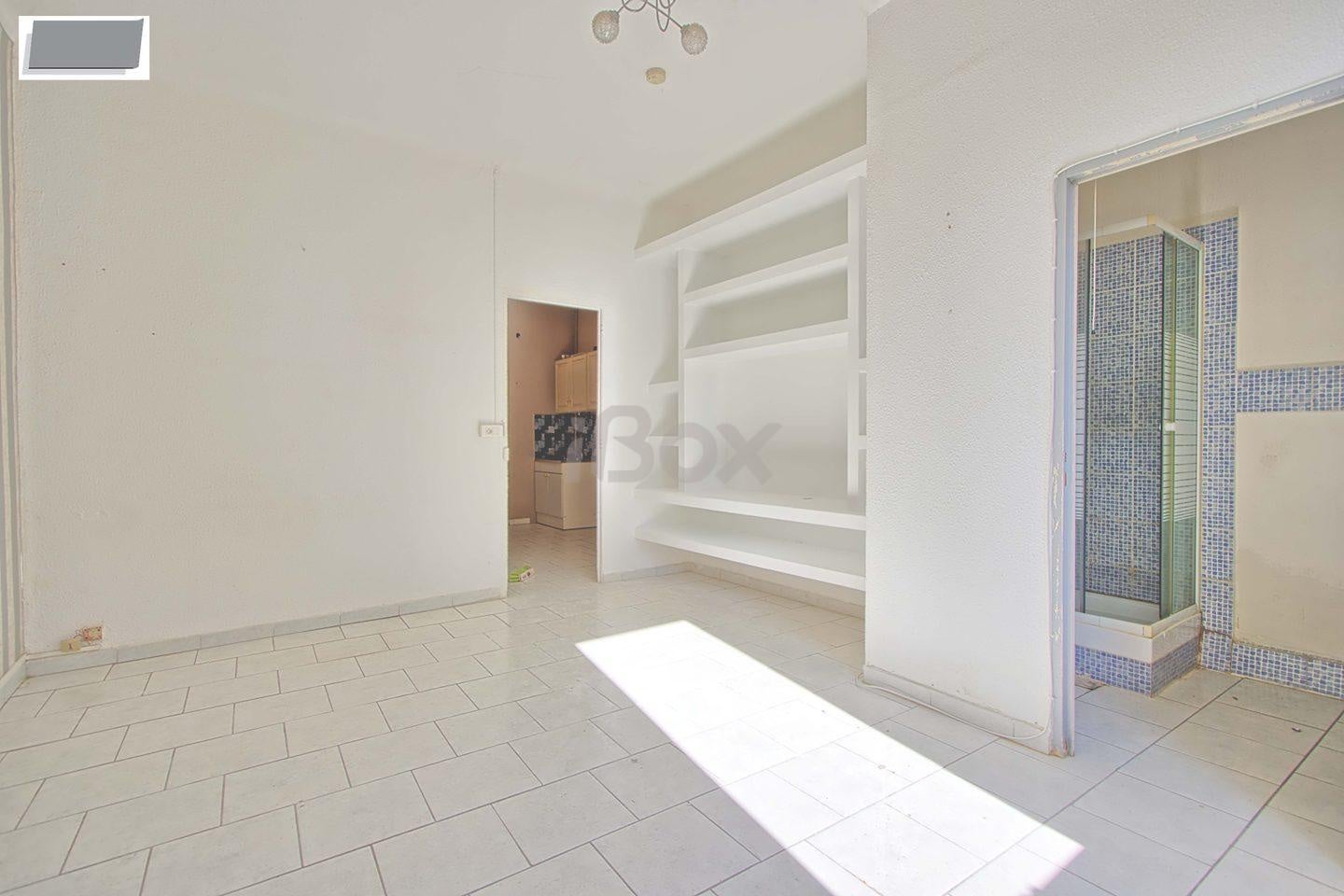 Flat Avenue de Locarno in Toulon