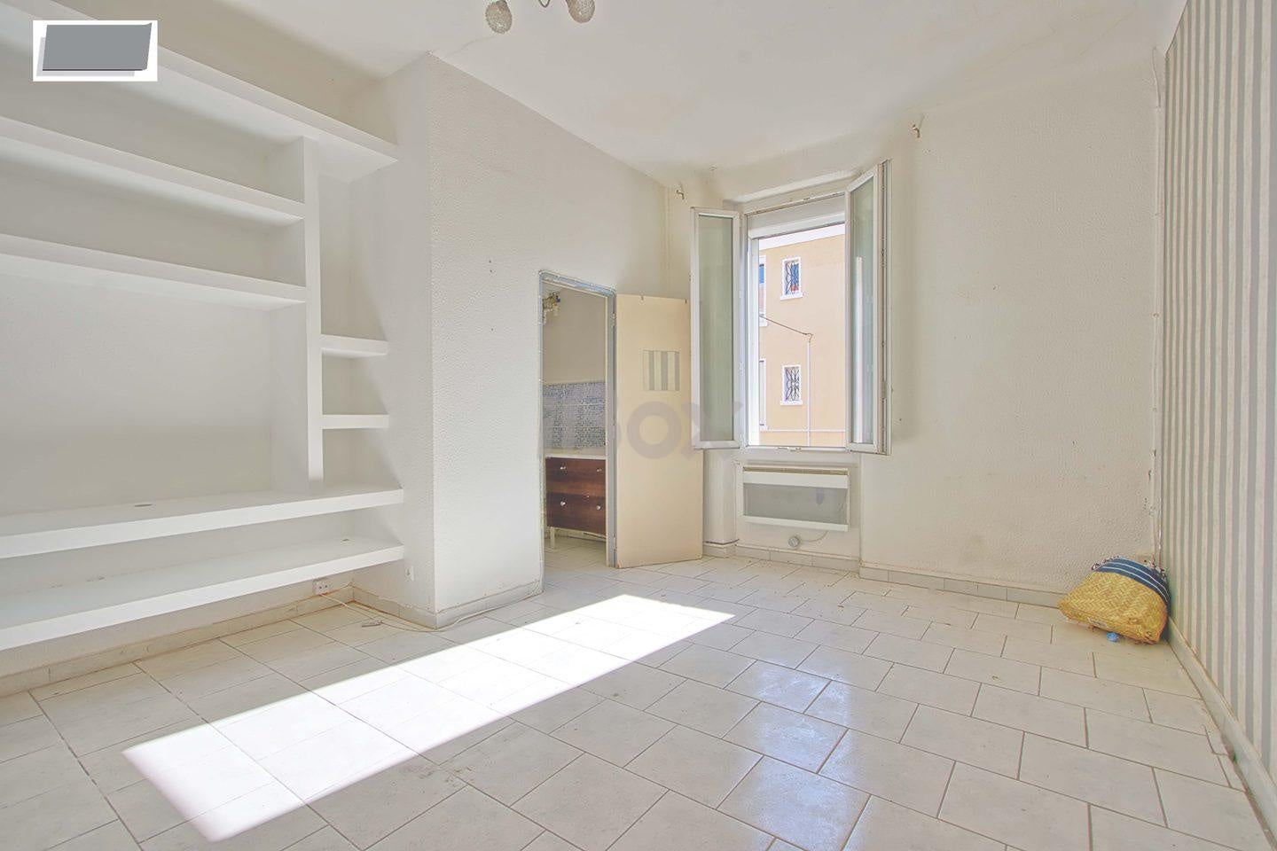 Flat Avenue de Locarno in Toulon
