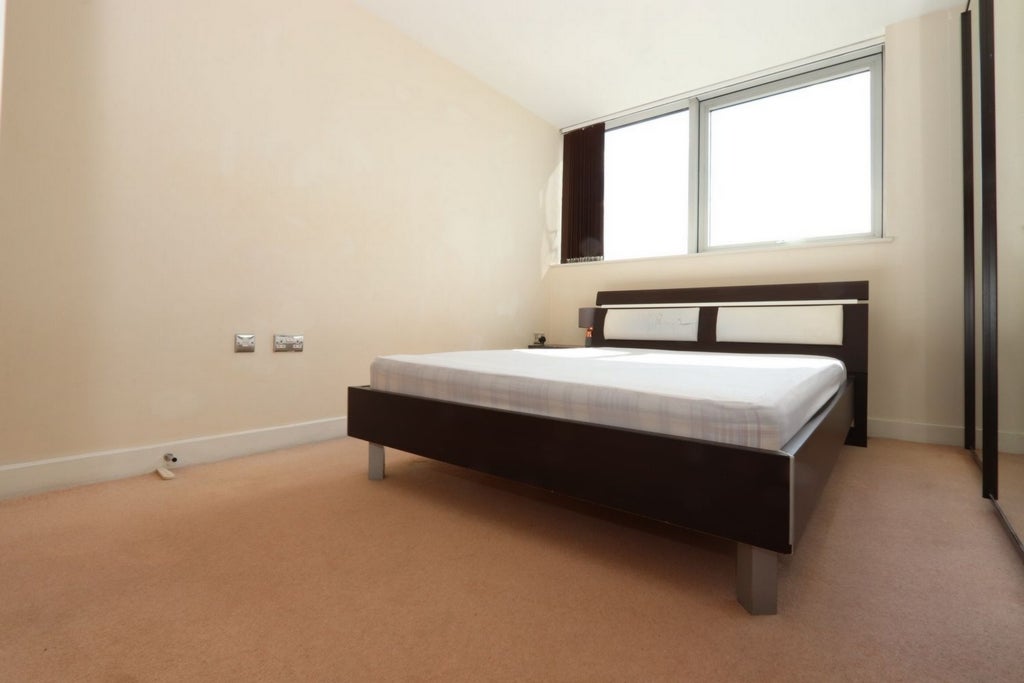 Room Globe Road in Greater London