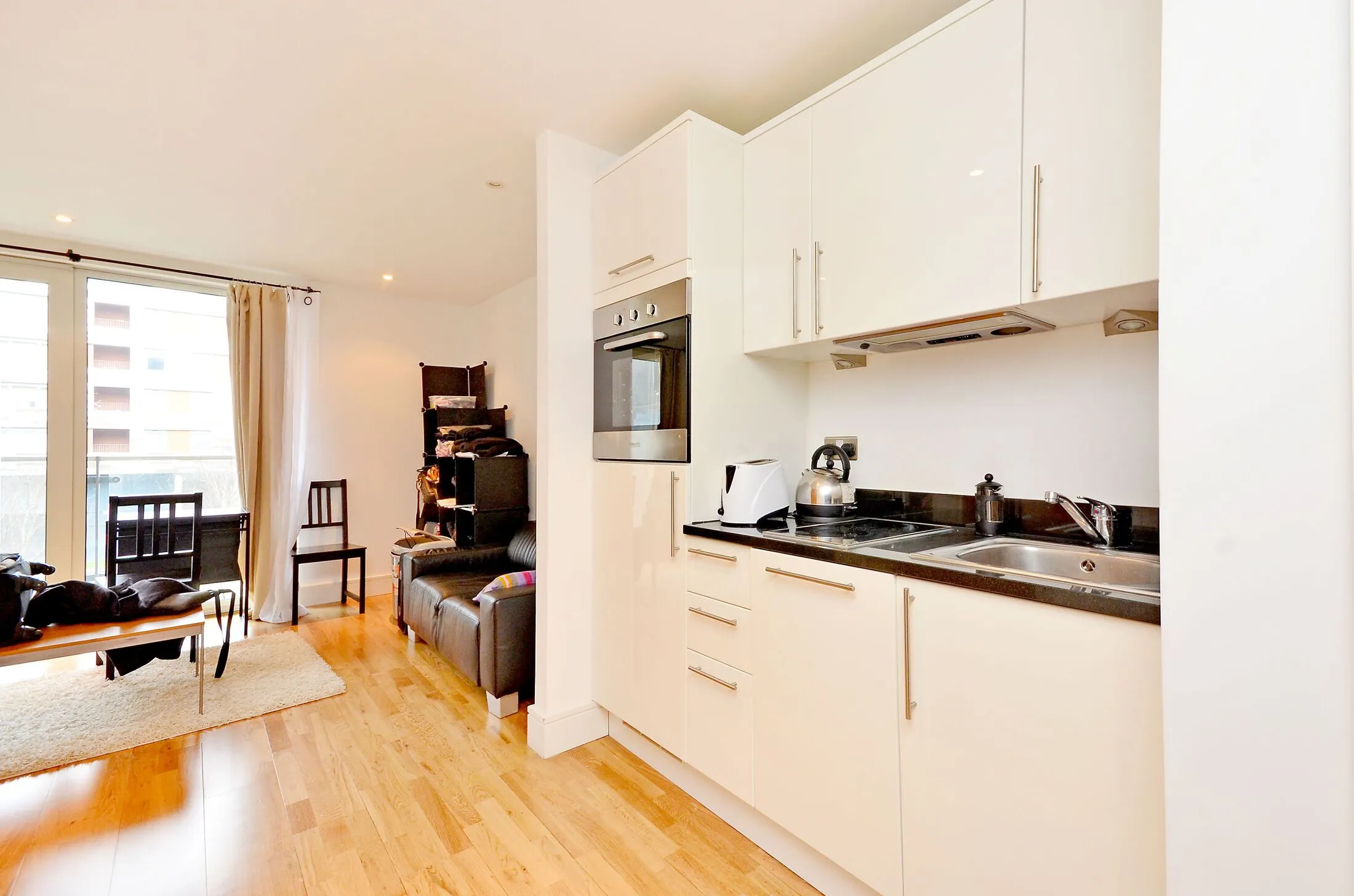 Flat Lanterns Way in Greater London