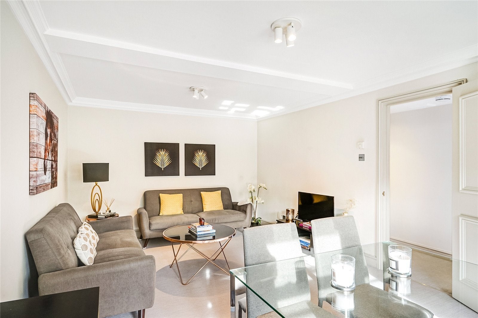 Flat Barkston Gardens in Greater London