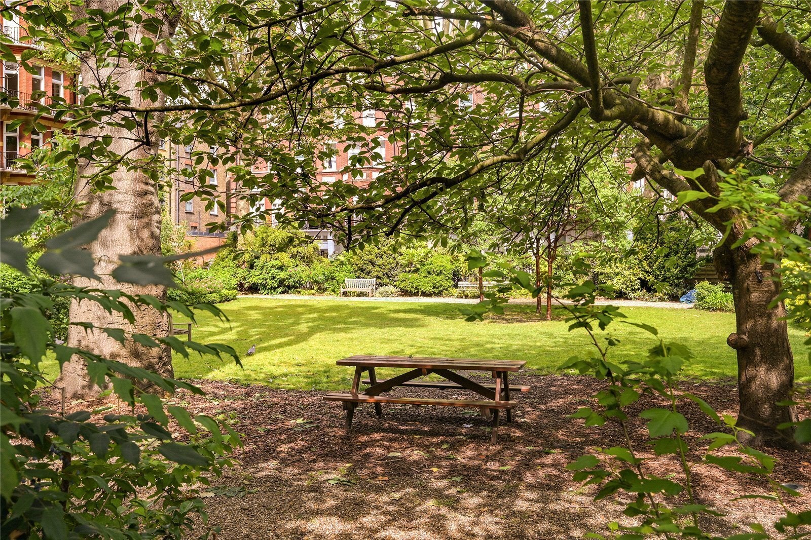 Flat Barkston Gardens in Greater London