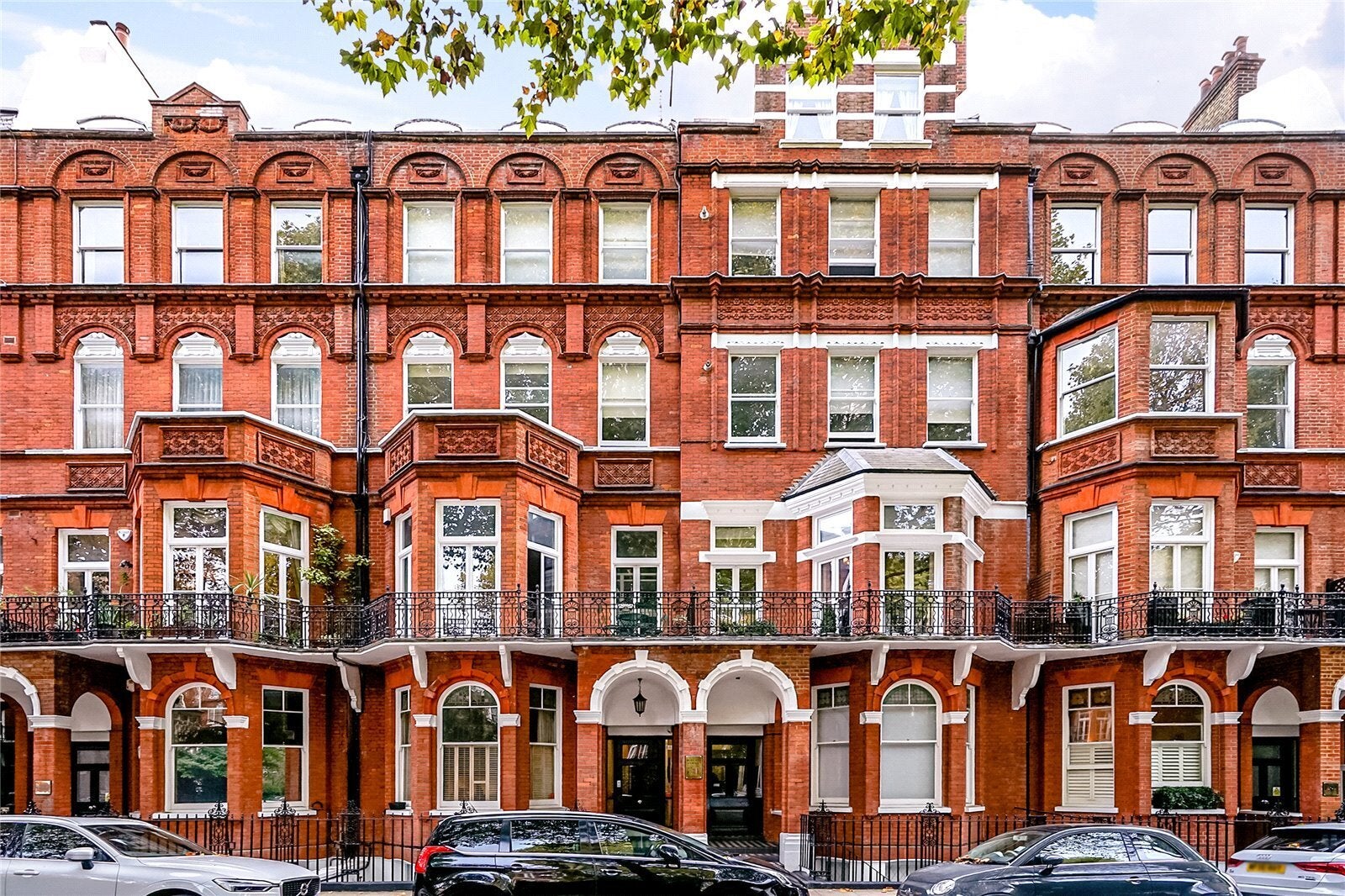 Flat Barkston Gardens in Greater London