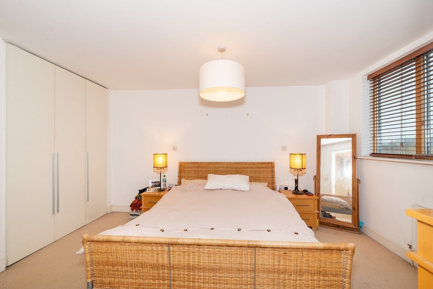 Flat Wolverley Street in Greater London