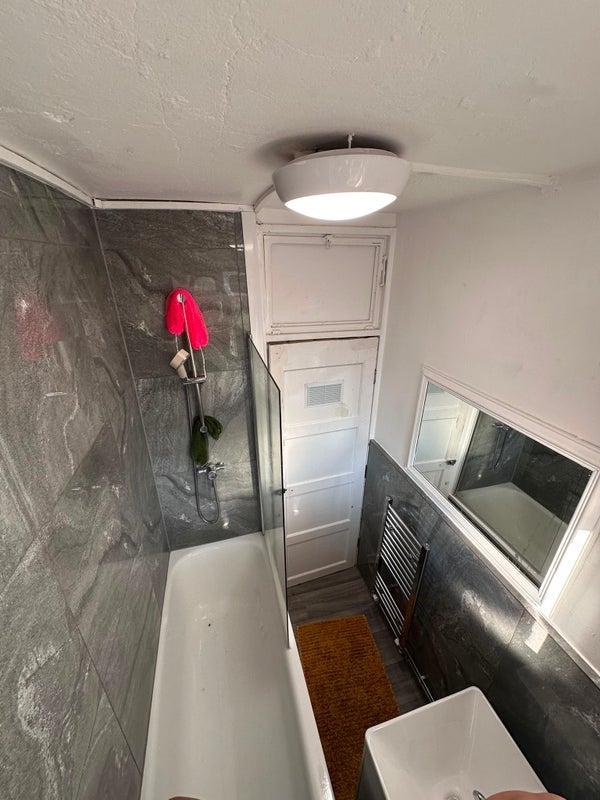 Room Queen's Row in Greater London