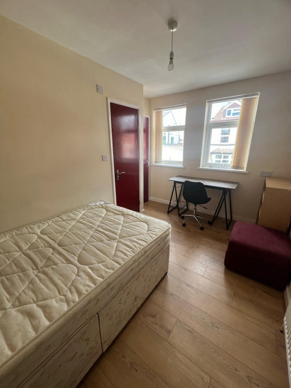 Room Exeter Road in Birmingham