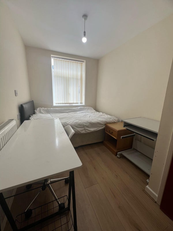 Room Exeter Road in Birmingham