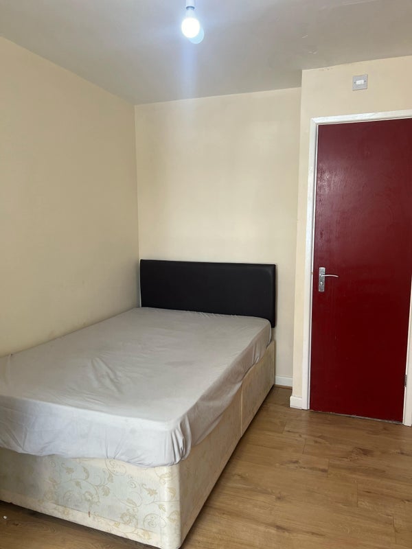 Room Exeter Road in Birmingham