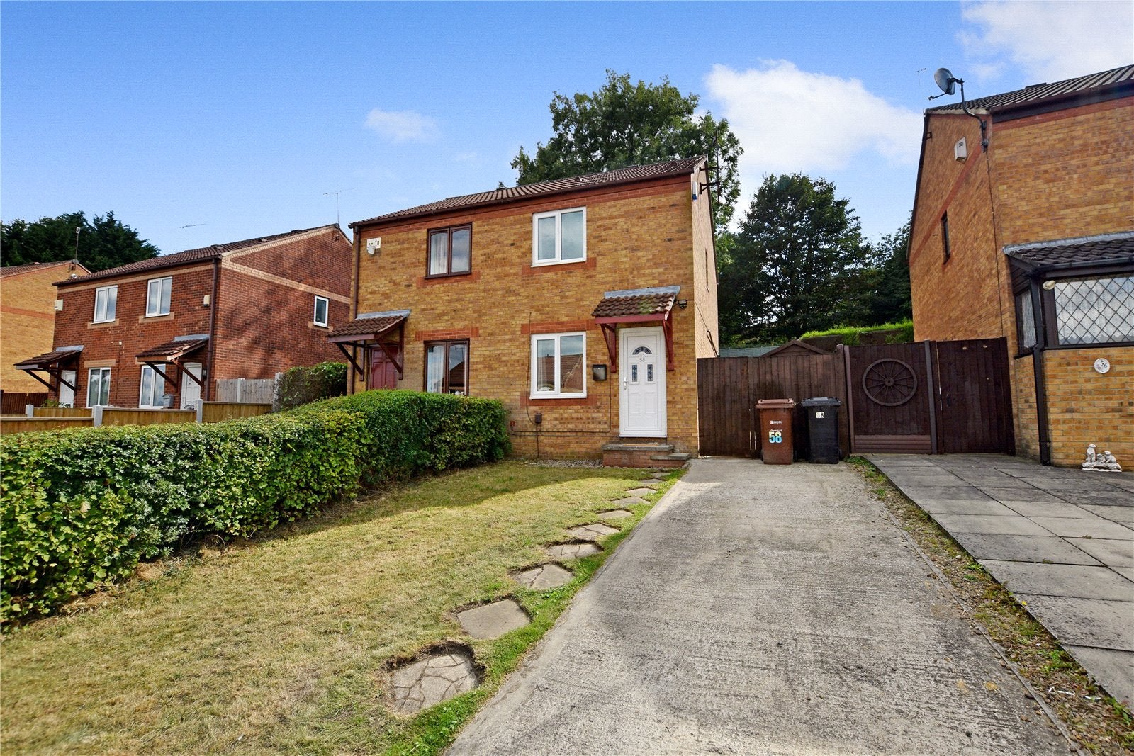 House Raynville Rise in Leeds