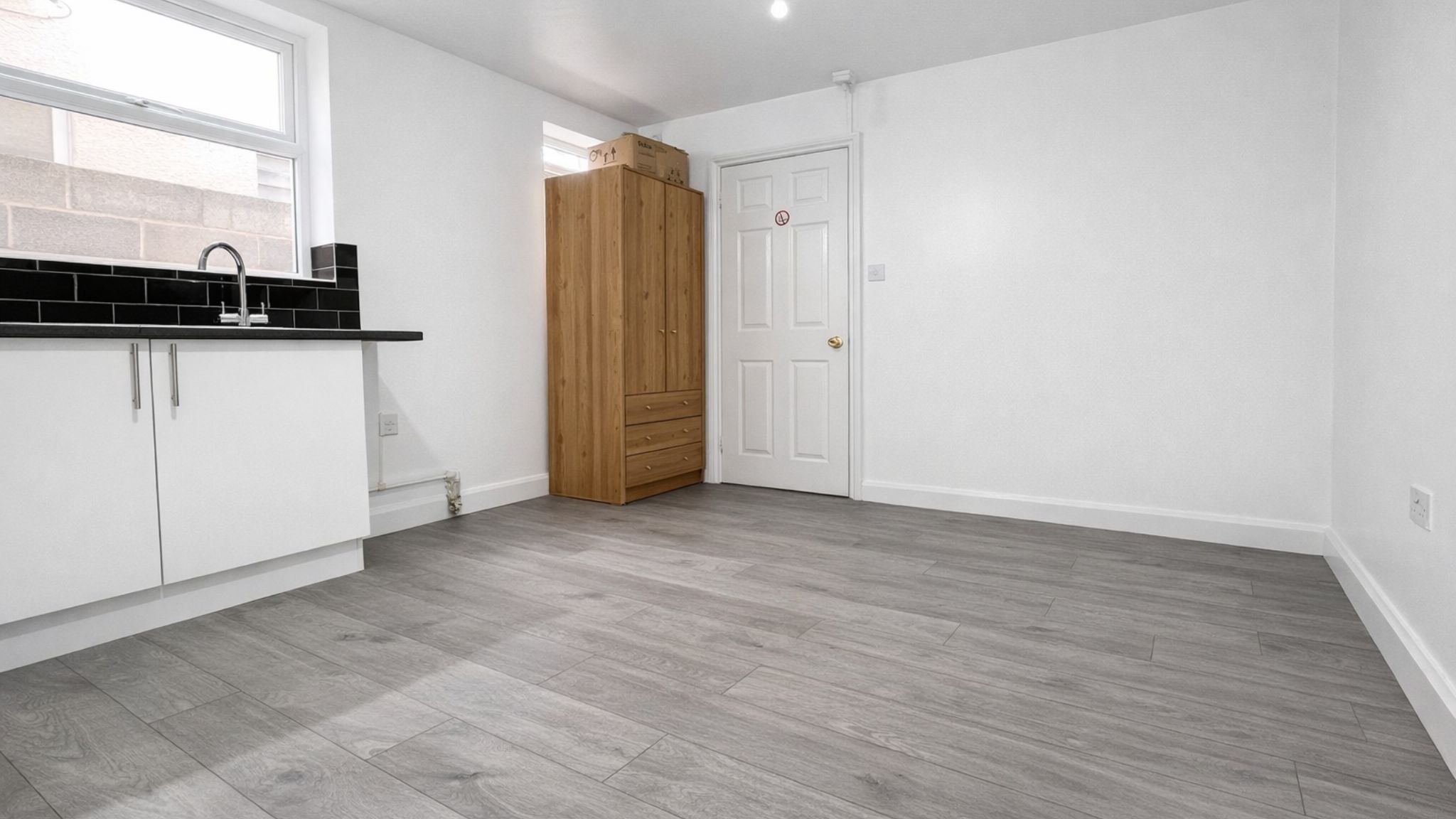 Flat Wickham Lane in Greater London