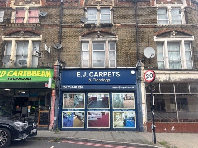 Flat Perry Vale in Greater London