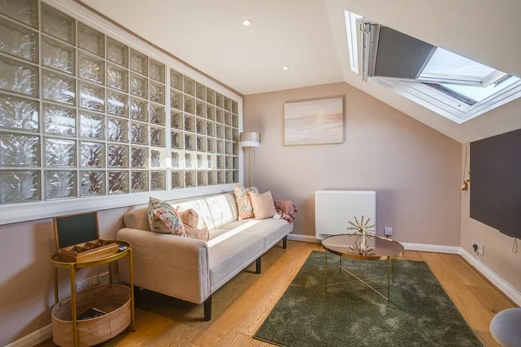 Flat Bulwer Street in Greater London