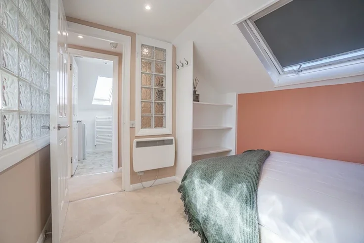 Flat Bulwer Street in Greater London