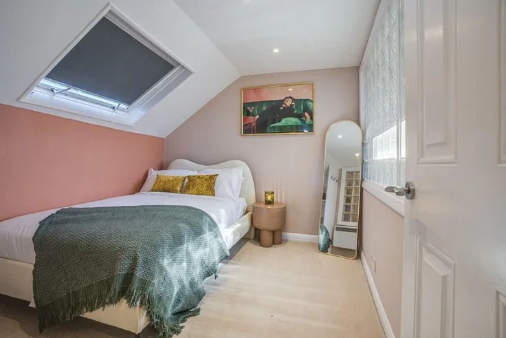 Flat Bulwer Street in Greater London