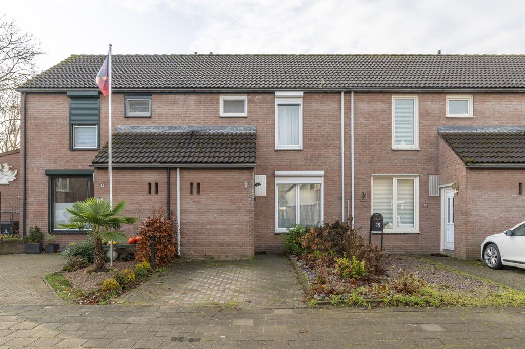Huis Dorpstraat 18 in Buchten