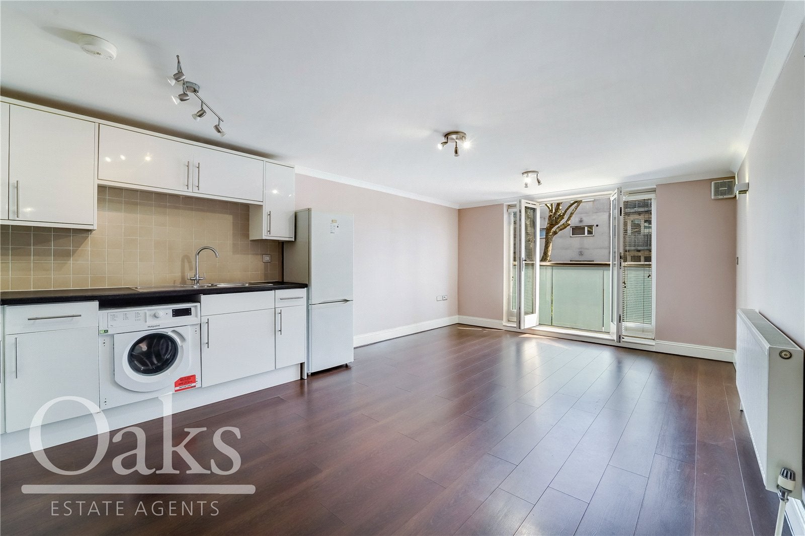 Flat Addiscombe Grove in Greater London