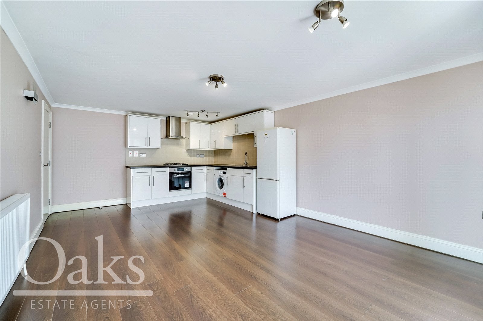 Flat Addiscombe Grove in Greater London