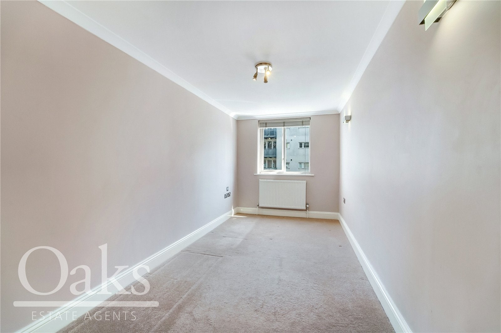 Flat Addiscombe Grove in Greater London