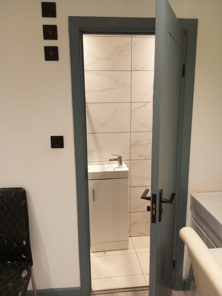 Flat Wheatley Crescent in Greater London