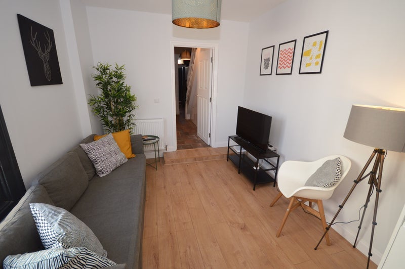 Room Churchill Road in Bristol