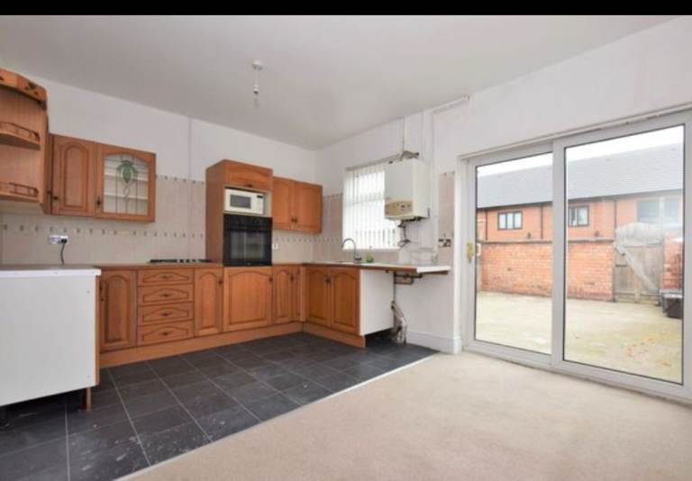 House Crescent Road in Ellesmere Port