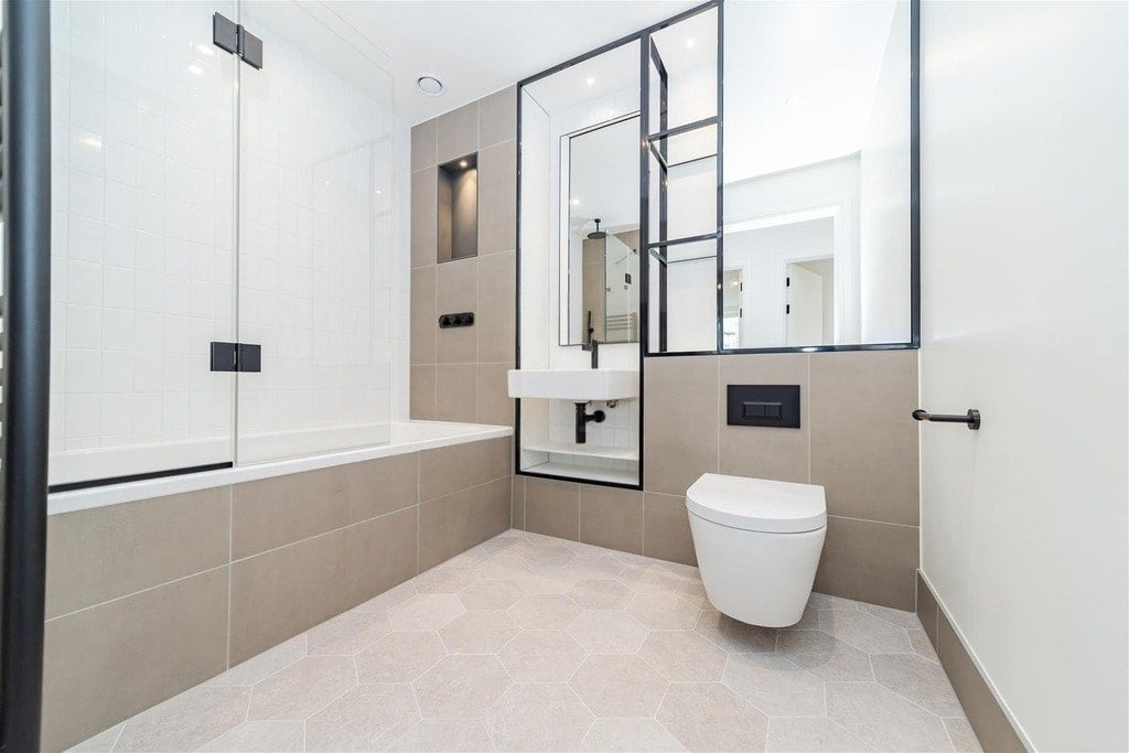 Flat Sylvester Road in Greater London