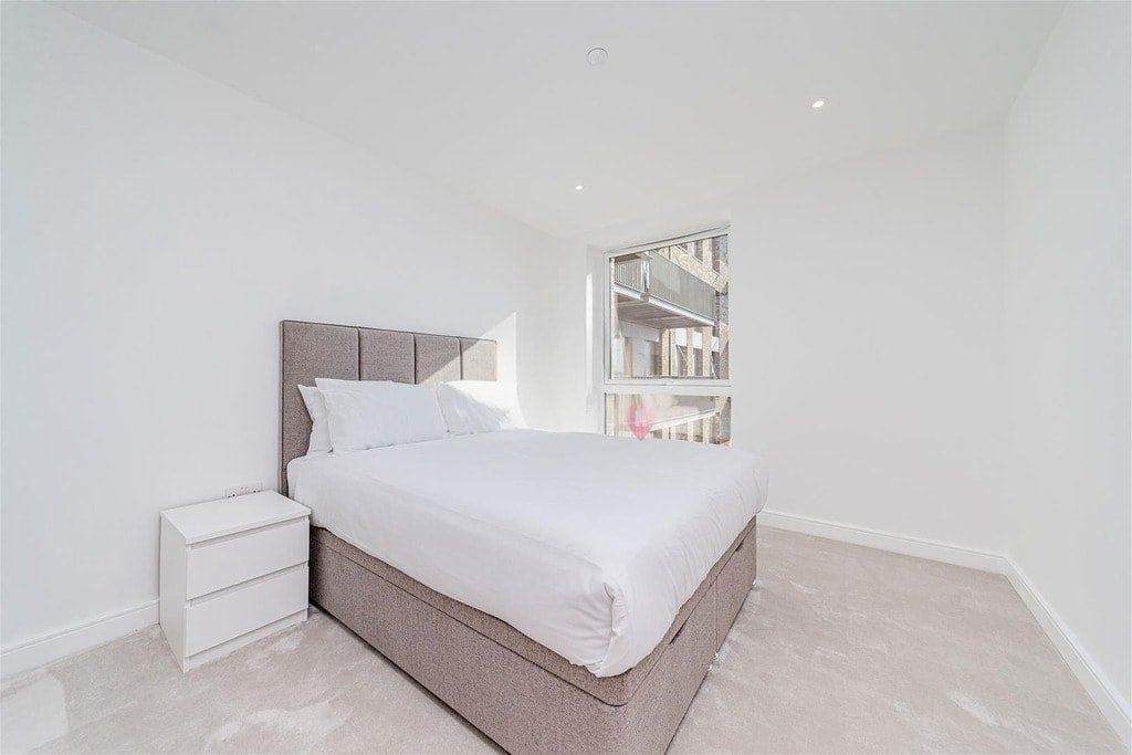 Flat Sylvester Road in Greater London